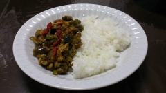 夏野菜とくこの実のドライカレー